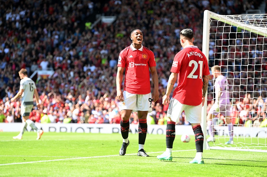 Manchester United se aferra a su puesto de Champions al vencer a Wolverhampton