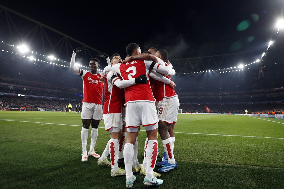 Arsenal demuestra su poder ofensivo ante Lens y obtiene la clasificación a octavos