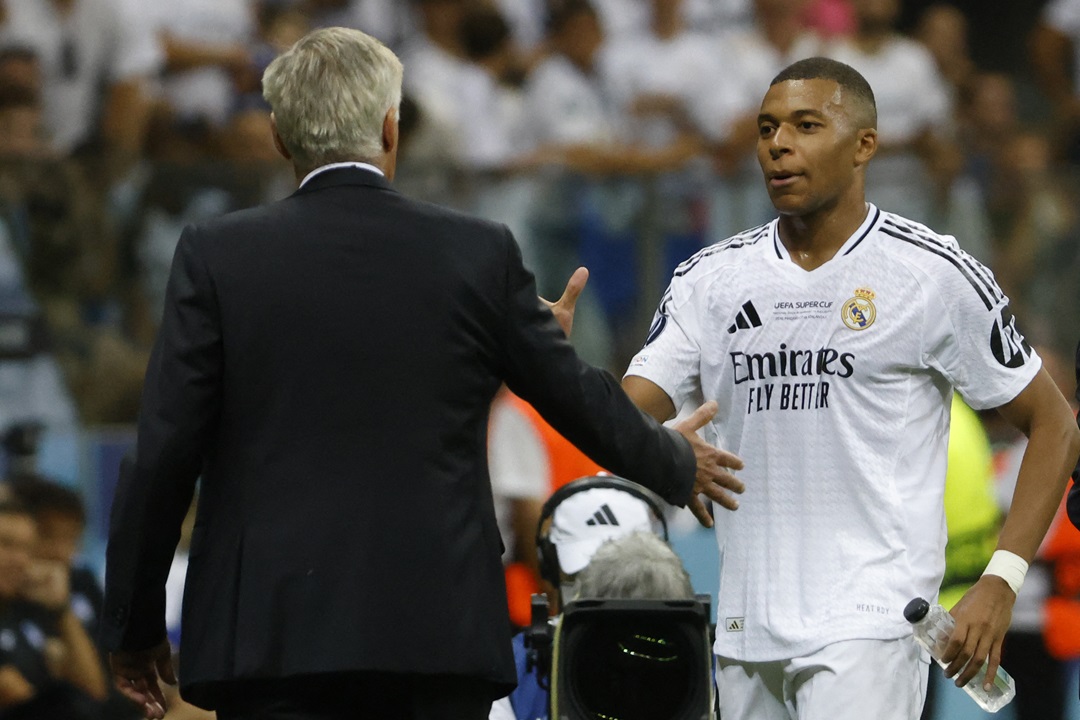 Kylian Mbappé ha llegado al vestuario del Real Madrid con "humildad", destaca Carlo Ancelotti