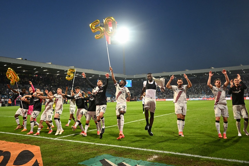 Bayer Leverkusen, que da descanso a Piero Hincapié, golea a Bochum y extiende su invicto a los 50 partidos