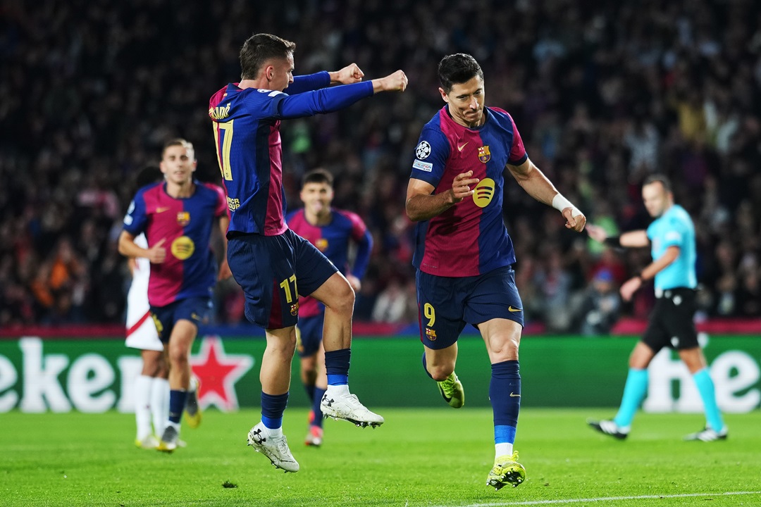 El Barcelona frena con goleada al Brest en histórica jornada de Robert Lewandowski