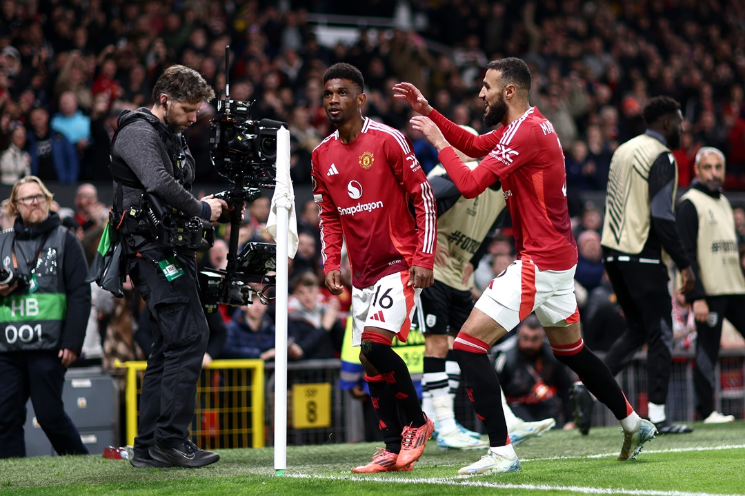 Manchester United, liderado por un doblete de Amad Diallo, supera al PAOK para alcanzar su primer triunfo