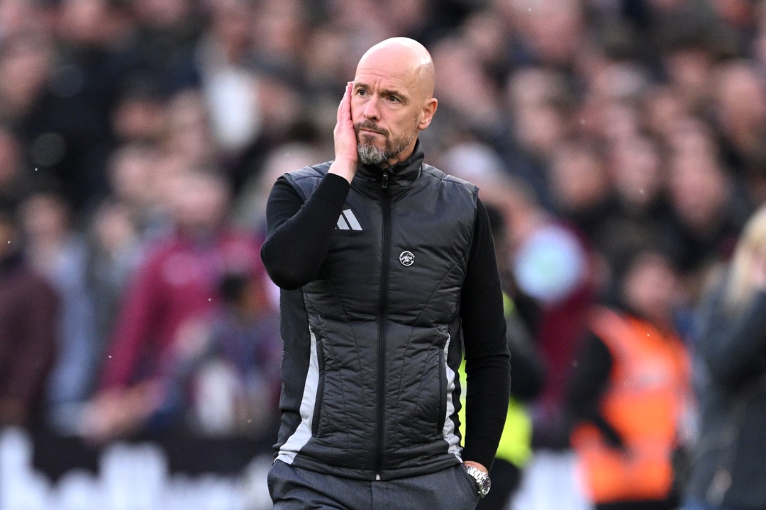 Manchester United destituye al técnico Erik ten Hag