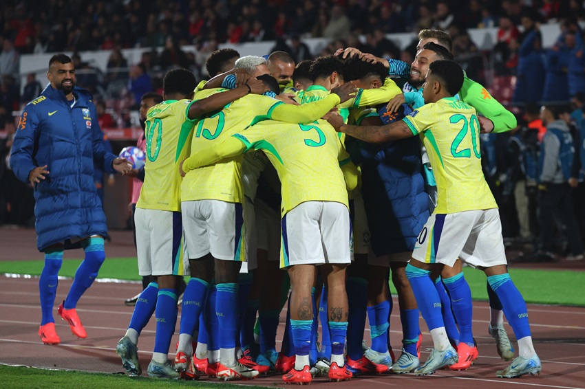 Brasil reacciona al golpe y logra en el final la remontada sobre Chile
