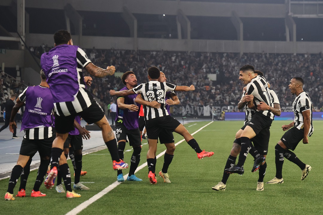 Botafogo explota su poderío en el segundo tiempo para destrozar a Peñarol y acaricia la final