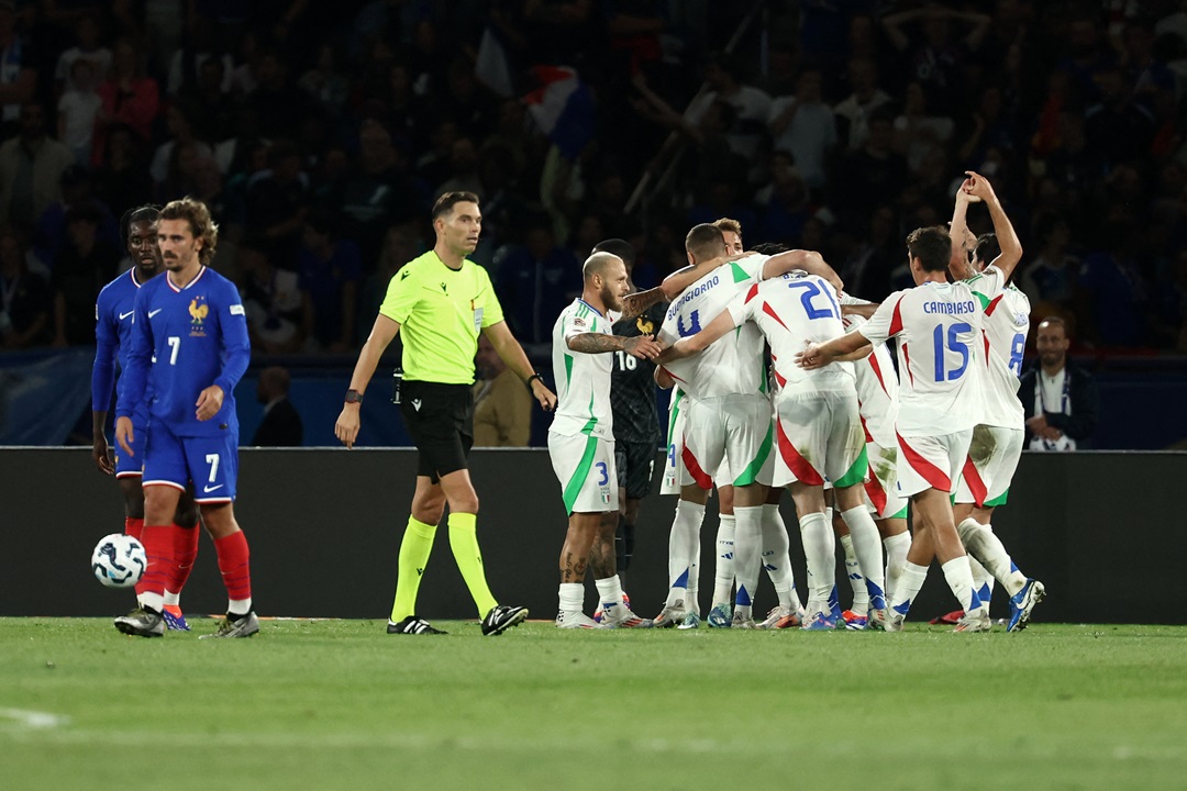 Italia reacciona tras recibir un gol de arranque y consigue la remontada ante Francia