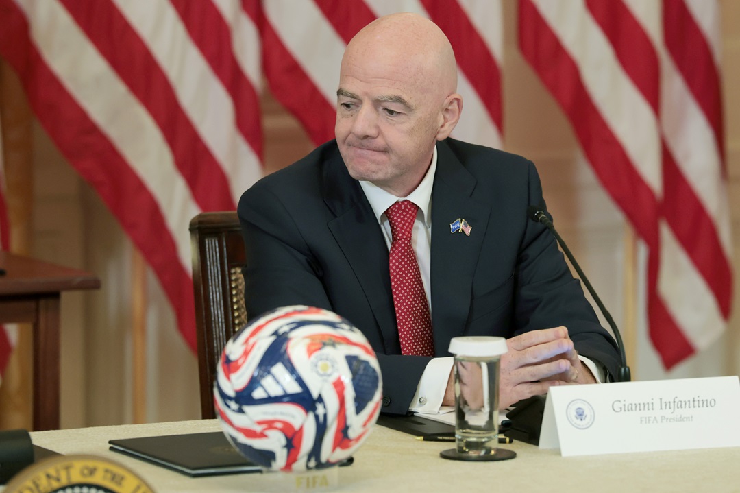 Gianni Infantino condena los insultos racistas en la Copa de Alemania