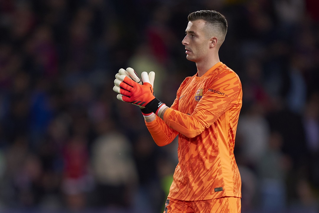 Iñaki Peña renueva con el Barcelona hasta 2029 y jugará cedido en el Elche