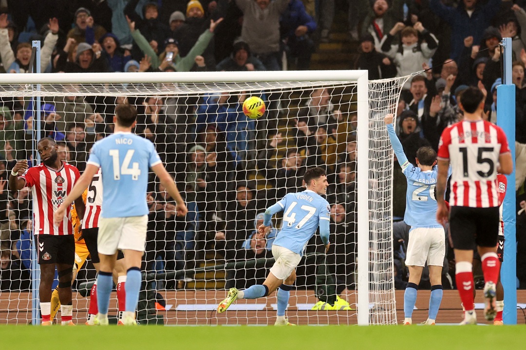 Manchester City golea al Sunderland y ejerce presión por el liderato