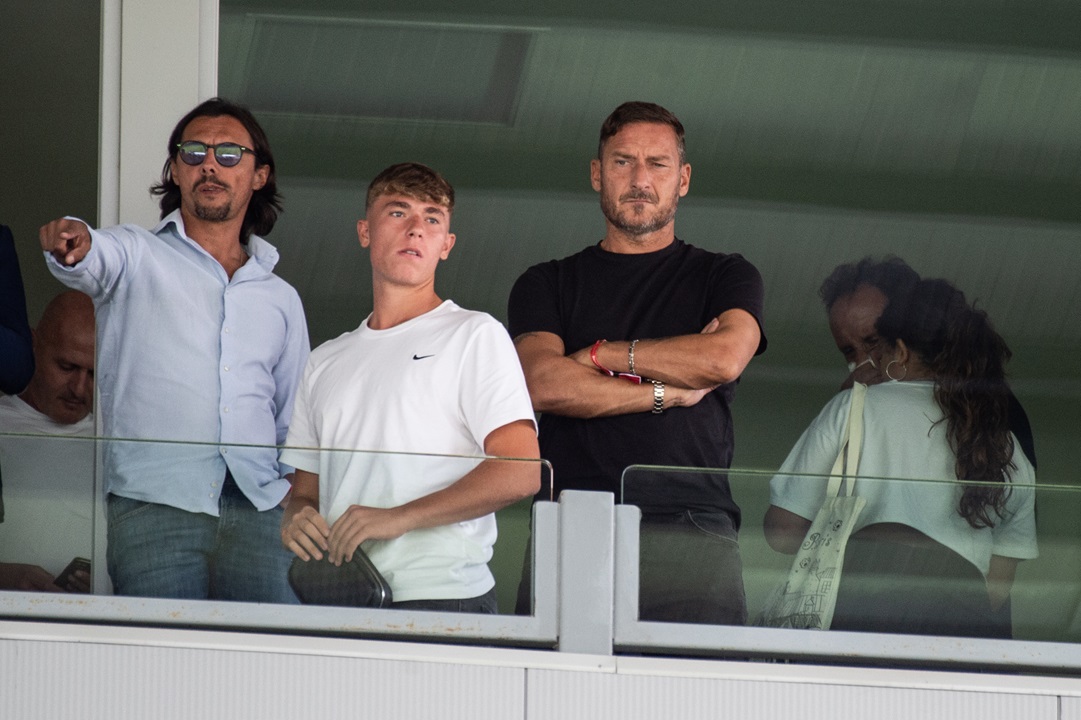 Cristian Totti, hijo de Francesco, se retira del fútbol a los 19 años por presión mediática