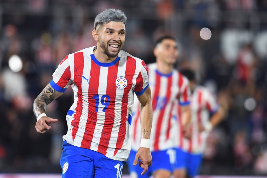 Paraguay extiende su gran momento con una contundente victoria sobre Uruguay
