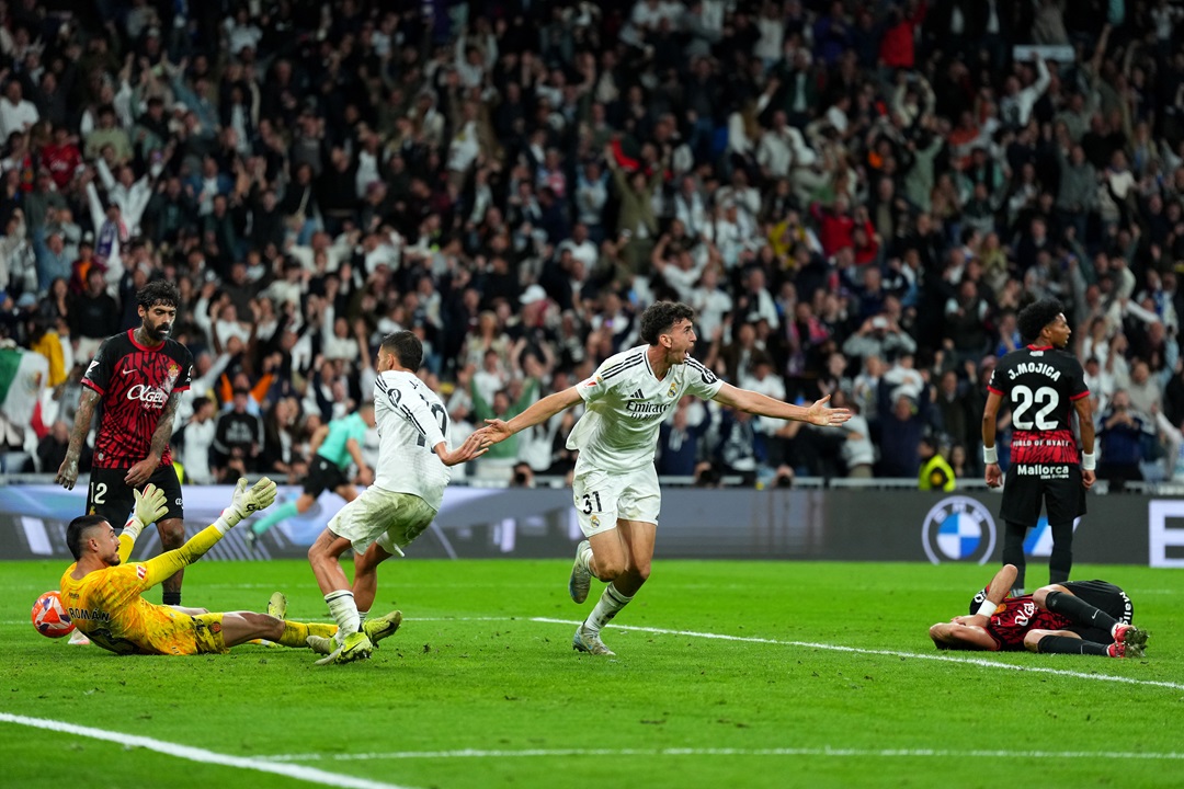 Real Madrid vence en la agonía al Mallorca y aplaza el festejo del Barcelona