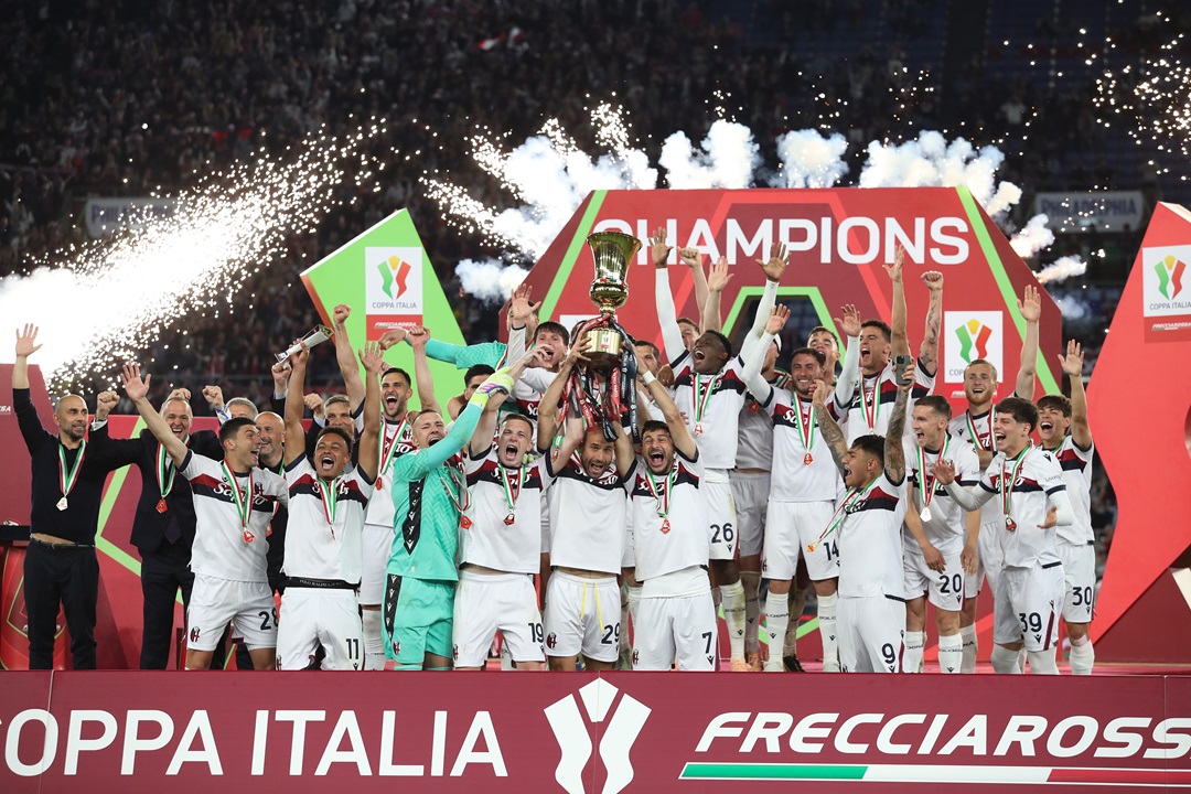 Bologna rompe una sequía de 51 años sin títulos al doblegar a Milan para conquistar la Copa Italia