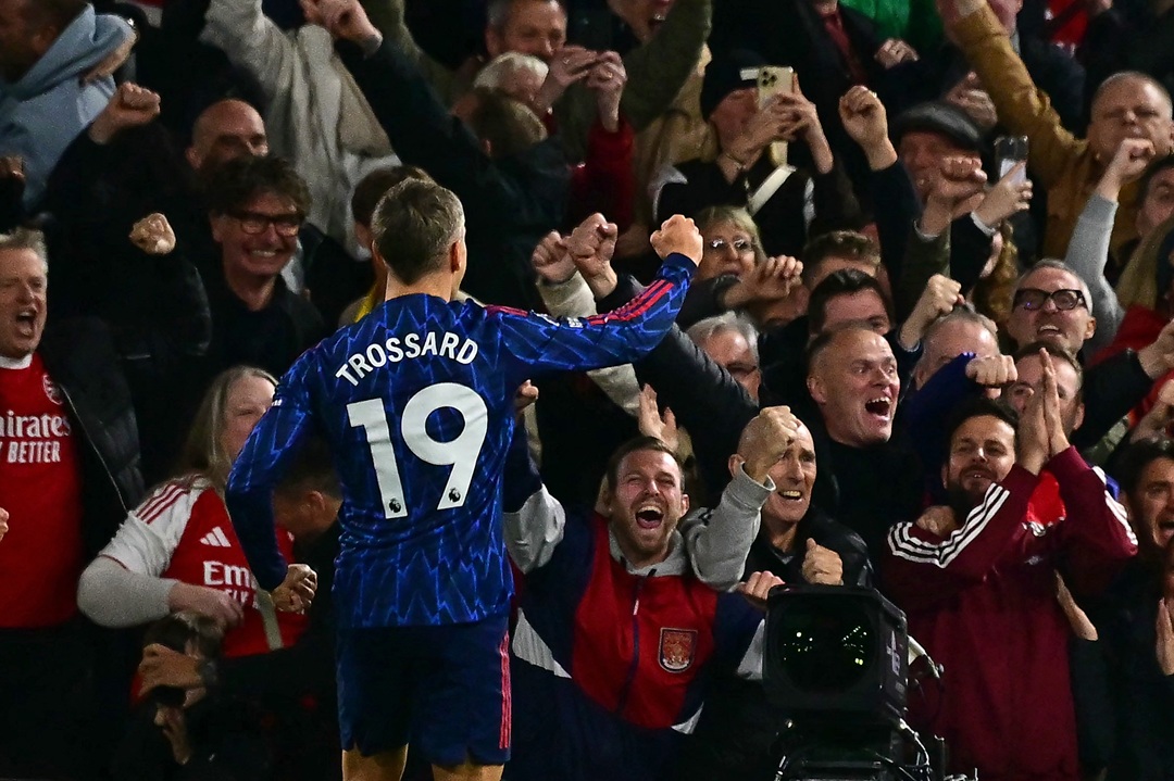 Arsenal, sin Piero Hincapié, logra un ajustado triunfo ante Fulham