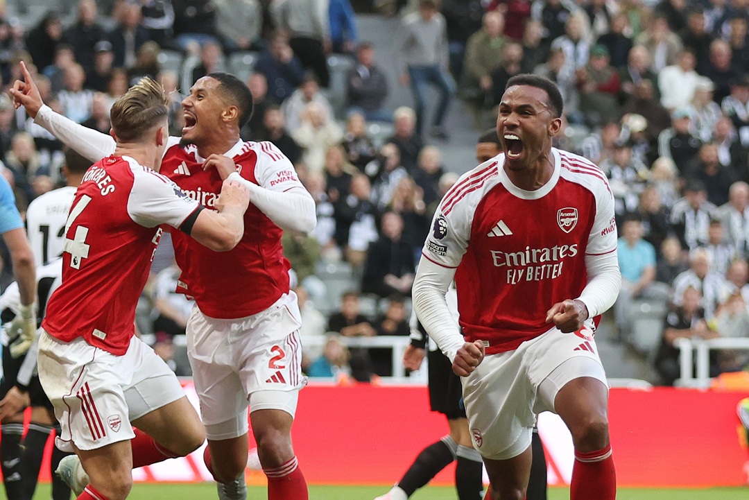 Arsenal, sin Piero Hincapié, logra una remontada agónica ante Newcastle
