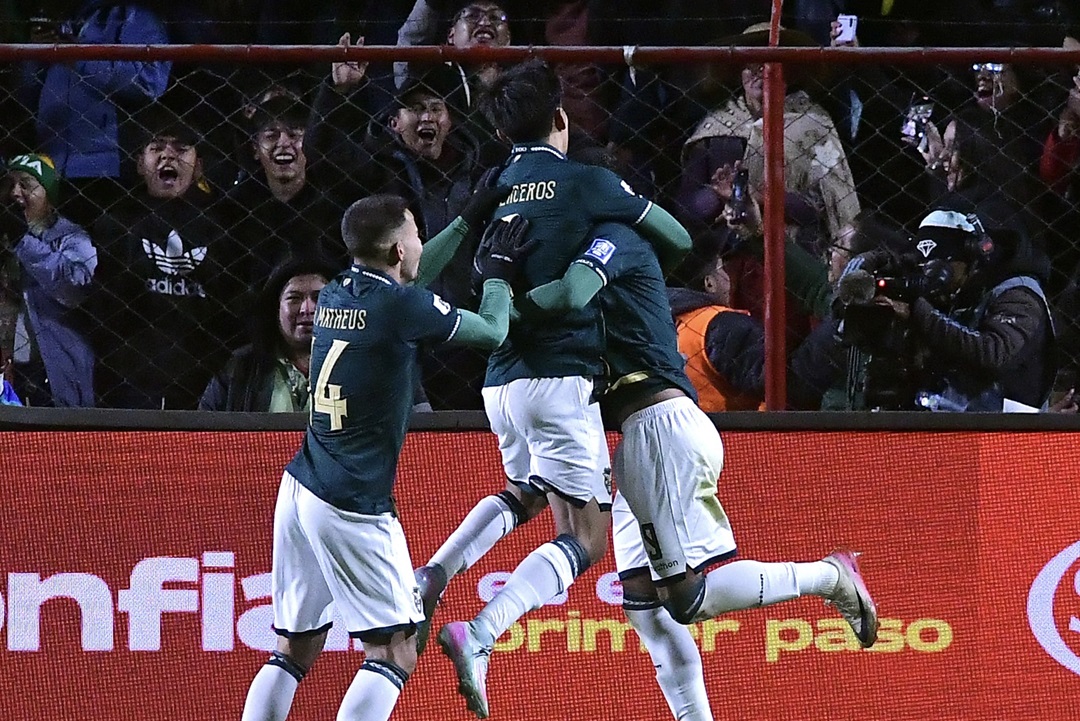 Bolivia logra un triunfo histórico ante Brasil y asegura el repechaje
