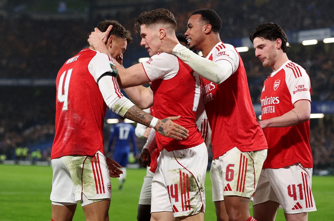 Arsenal da el primer golpe ante Chelsea en semifinales de la Copa de la Liga; Piero Hincapié y Moisés Caicedo, ausentes