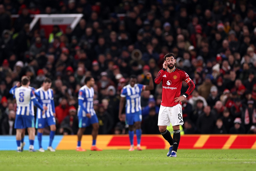 Manchester United sufre otro golpe al caer ante Brighton y queda eliminado en la FA Cup