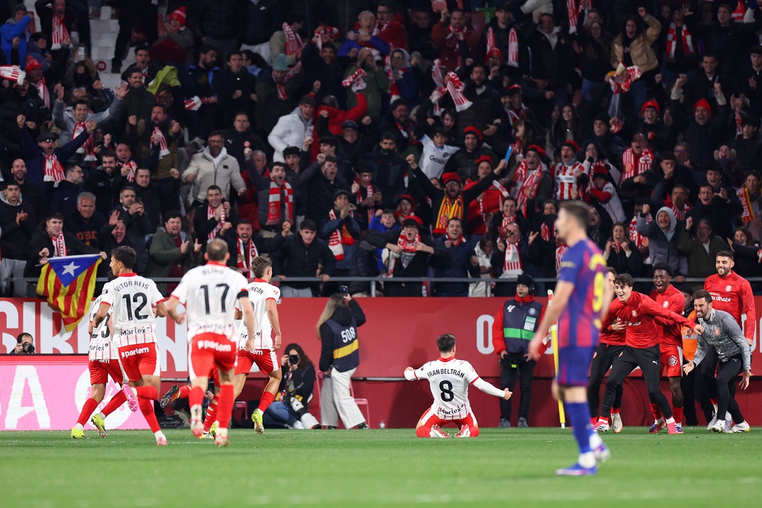 El Barcelona sufre una remontada del Girona y deja al Real Madrid como líder