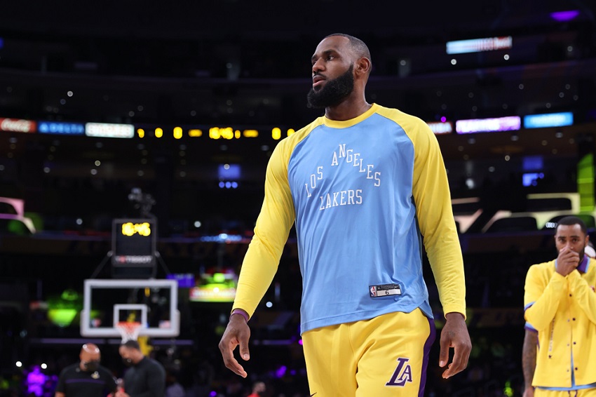 LeBron James, "frustrado y enfadado" con la NBA tras su falso positivo