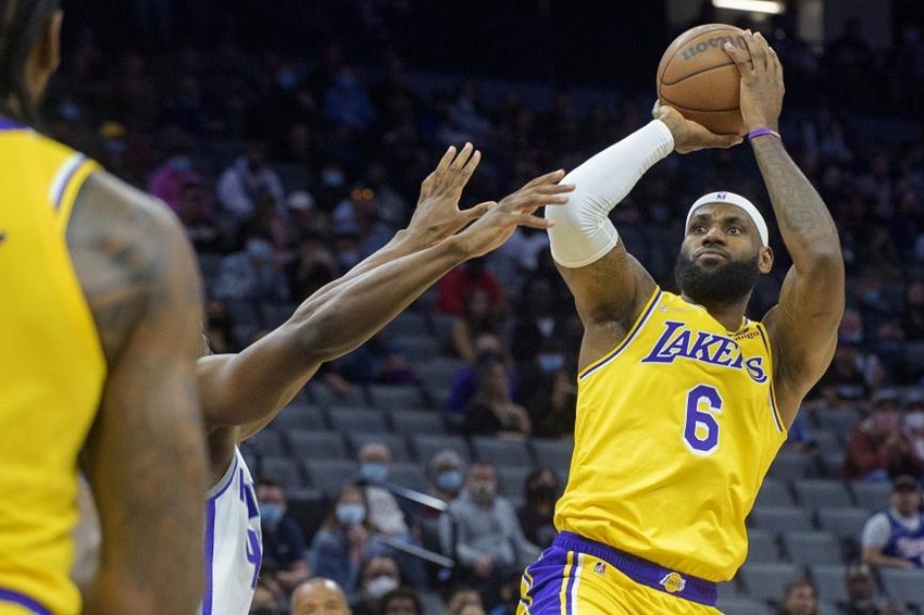 NBA impone fuerte multa a LeBron James por un "gesto obsceno"