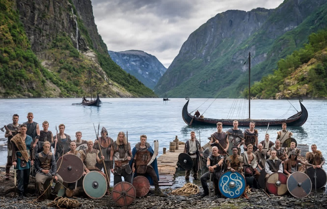Jugadores de la selección de Noruega posan como vikingos antes del Mundial 2026