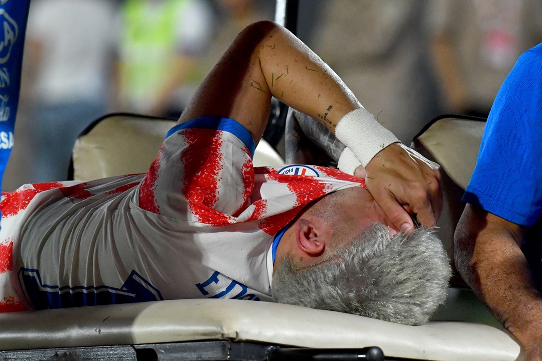Alarma en Paraguay: Julio Enciso sale lesionado en amistoso ante Nicaragua