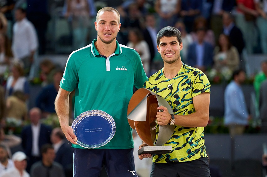 Carlos Alcaraz doblega a Jan-Lennard Struff y revalida su título en el Masters 1000 de Madrid