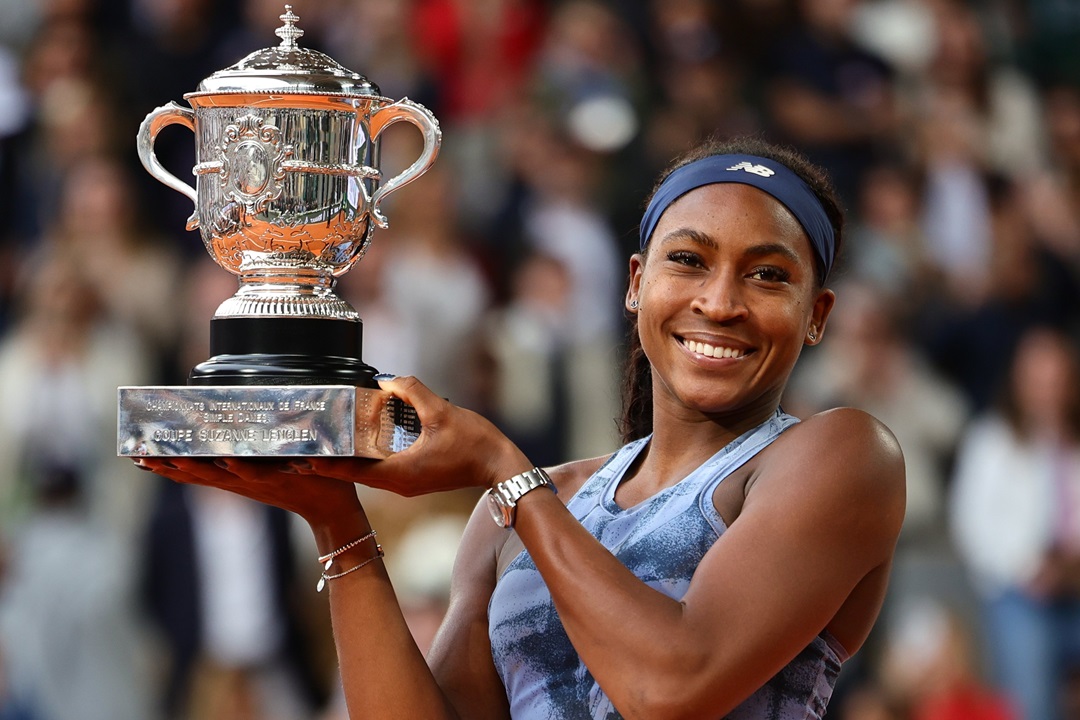 Coco Gauff reacciona para vencer a Aryna Sabalenka y se consagra campeona de Roland Garros